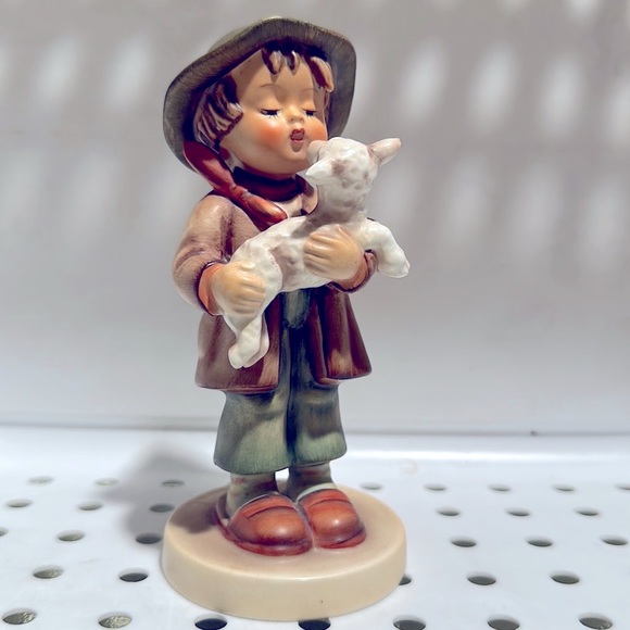 💙TM3 ‘The Lost Sheep/Boy with Lamb’ Hummel Goebel #68 - Picture 2 of 7